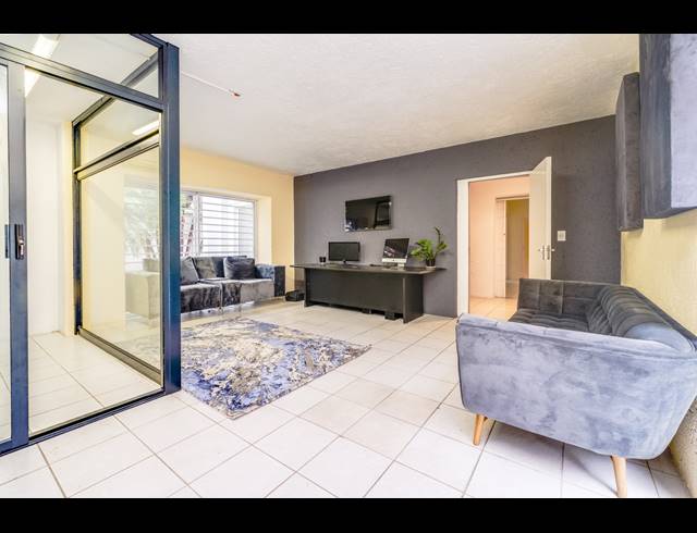 BEDROOM FREEHOLD FOR SALE IN BRYANSTON